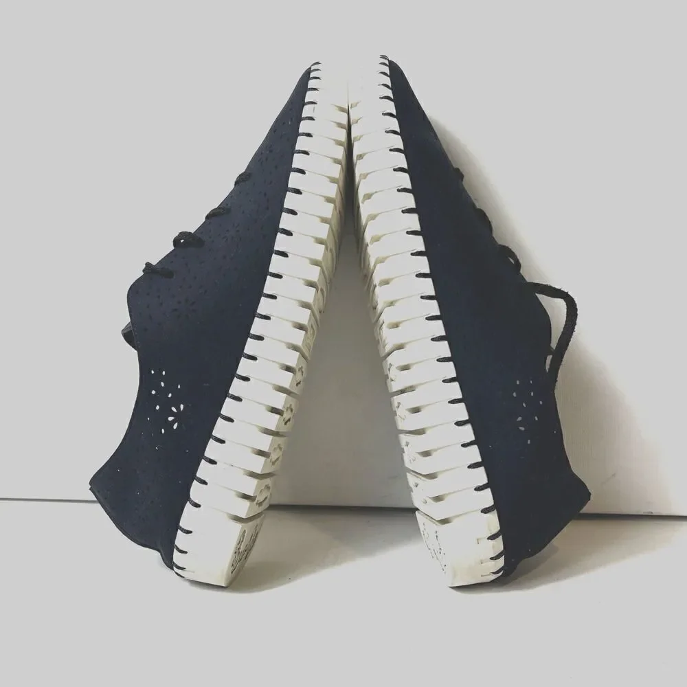 SKECHERS Air Cooled Memory Foam Womens 10 Navy Blue Fabric Lace Up Sneaker Flats